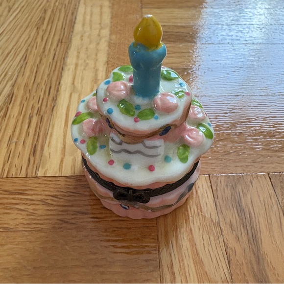 Colorful (Birthday) Cake Trinket Box - Picture 2 of 8